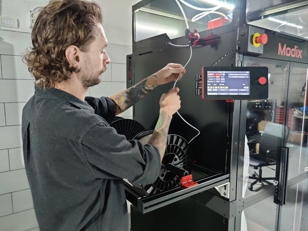 Filament feeding via the clog detector that can detect also under extrusion and filament run-outs.