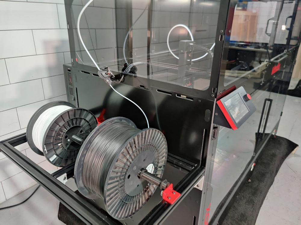 Dual spool mount, each up to 8KG. The filament is routed via the clog detector capable of detecting also filament run-out and under extrusion.